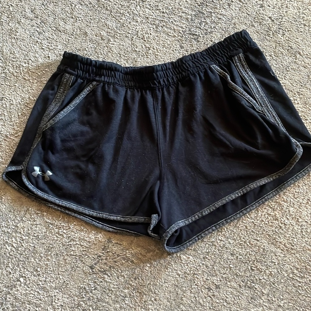 Ladies Under Armour athletic black elastic waist shorts w/pockets & grey trim.
